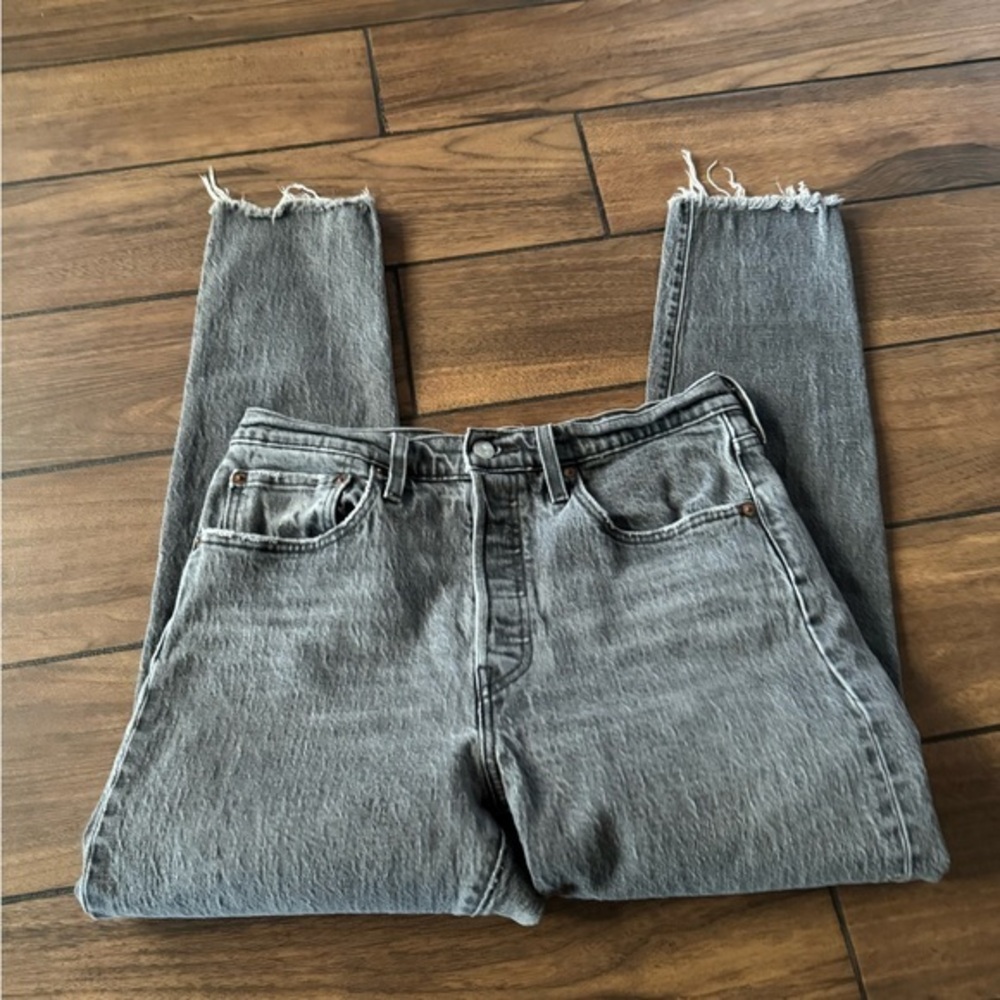 LEVIS Gray 501 Skinny Jeans with Distressed Hem size 30